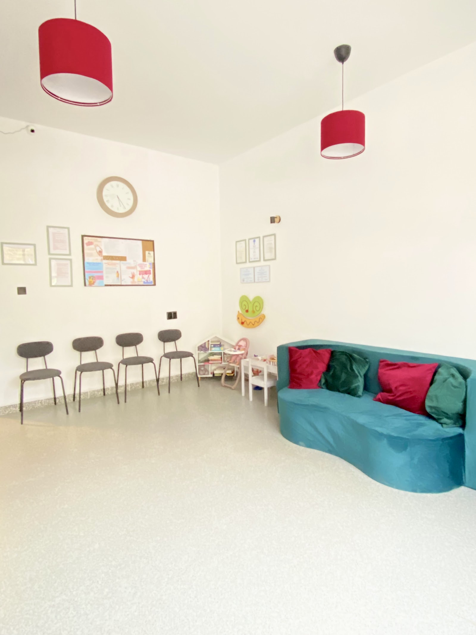 Stół terapeutyczny — sala logopedyczna Anna Dajnowska